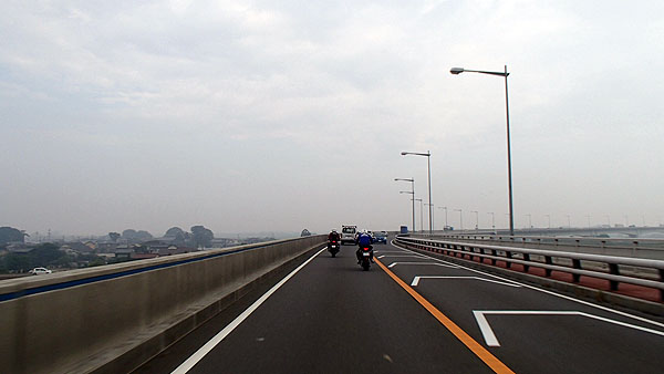 国道１７号線のバイパス道